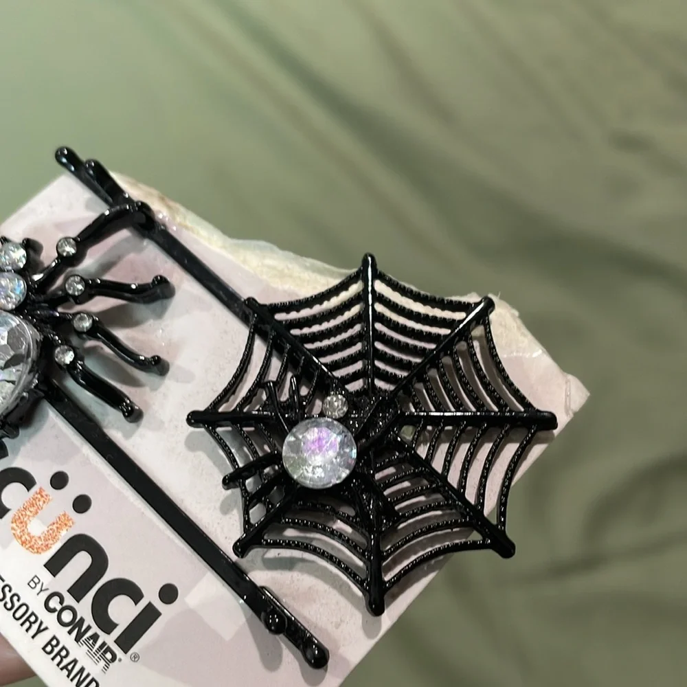 Scűnci Black Spider and Web Hair Clips